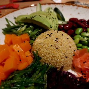 Poke bowl at Restaurant 't Paviljoen in De Cocksdorp