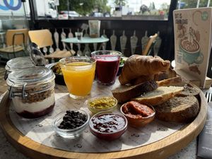 Hartig en zoet, vegan ontbijt voor 2  at Anne&Max in Tilburg