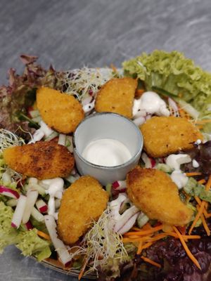 Salade vegan nuggets at Oud Wezel in Wuustwezel
