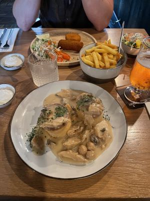 Vol-au-vegan met frietjes en veganaise   at Oud Wezel in Wuustwezel