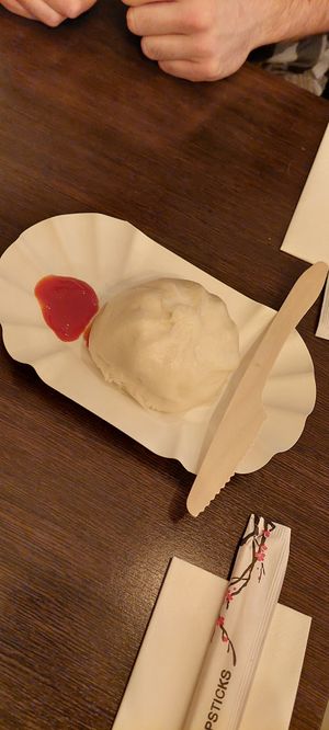 Bao Zi mit Gemüse at Lin's Veggie Dumplin' in Vienna