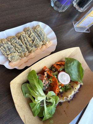 5pcs Dumpling Mix 7,90€
Crispy Seaweed Roll 5,90€  at Lin's Veggie Dumplin' in Vienna