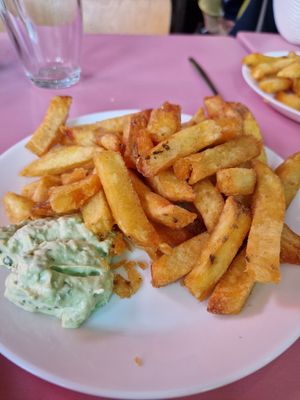 Farm fries with vegan garlic mayonnaise at Burgertrut in Rotterdam