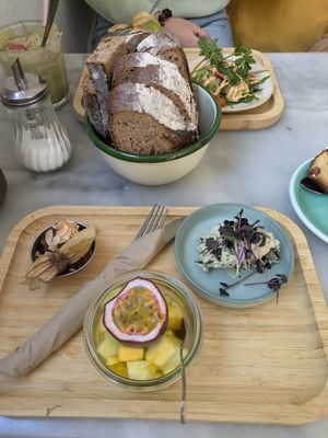 Dreierlei breakfast (i choose a chocolate-coconut spread, cashew cheese spread and a fruit salad - can recommend all) at Fette Henne in Mainz