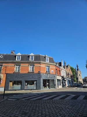 La pizzeria se trouve à l'angle de la rue Sadi carnot/faidherbe. C'est une pizzeria à emporter avec quelques mange debout.  at Oh Sapristi Béthune in Bethune
