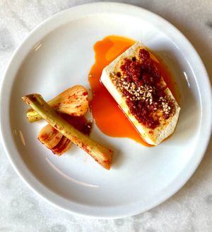 Tofu (Trièves), huile pimentée (ail, gingembre, piment coréen), kimchi aux oignons verts at Vivant  in Grenoble