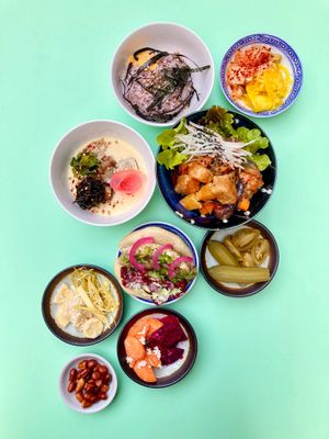 Carte du soir novembre & décembre !
Tempeh maison aigre-doux
Pickles traditionnels
Riz et condiments
Bao shiitaké frit, huile gingembre-poireaux at Vivant  in Grenoble