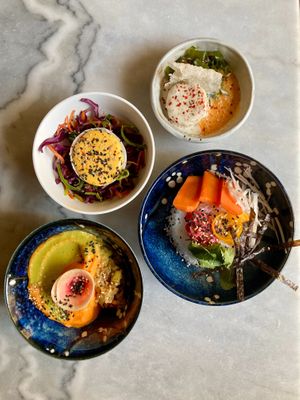 Menu du soir (100% vegan + sans gluten !) : Oeuf mimosa / Mofongo de patate douce, tempeh pois chiches et riz, sauce verte menthe-coriandre-citron) / Tofu de la mer / Chirashi at Vivant  in Grenoble