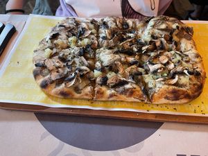 Pizza vegan  at Totale Pizzeria - Parque das Nações in Lisbon