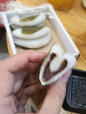 Mangaetteok - inside at Bizeun - 빚은 서울역점 in Seoul