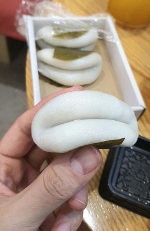 Mangaetteok - close-up at Bizeun - 빚은 서울역점 in Seoul