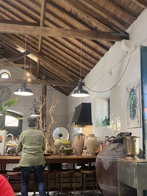 the kitchen, which yes you can see from your table at Flores do Cabo in Colares