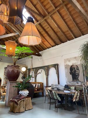 Interesting location   at Flores do Cabo in Colares