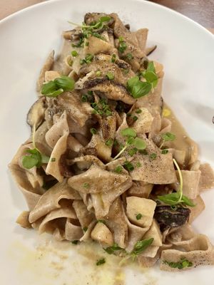 Pasta with mushrooms   at Flores do Cabo in Colares