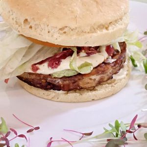 Tempeh Burger at Flores do Cabo in Colares