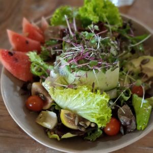 Mixed salad with fruits at Flores do Cabo in Colares