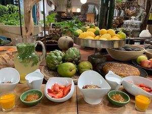 weekend brunch at Flores do Cabo in Colares