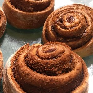 cinnamon rolls at Flores do Cabo in Colares