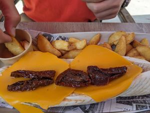 Veggie hot dog (la saucisse est sous le fromage at Mandronius in Viella