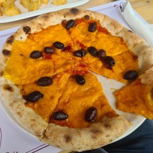 Vegan Pizza at Mandronius in Viella