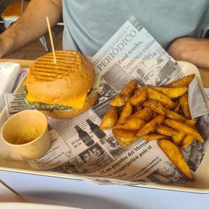 Vegan Burger at Mandronius in Viella