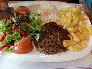 Plato combinado vegetariano at Mandronius in Viella