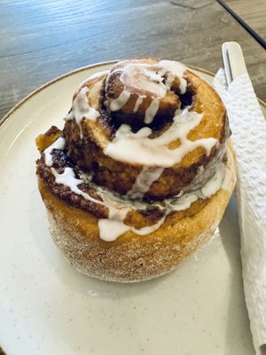 Cinnamon roll   at Madre Planta Cafetería in Lima