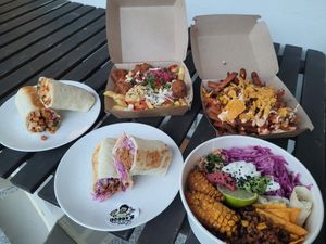 Kichererbsen Wrap, Doobys Dicker Dürüm, Mexical Bowl, Mexican Fries (with sweet potato fries) and Falafel Fries at Dooby's Vegan Streetfood in Bochum