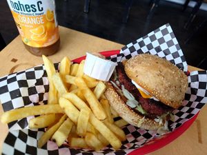 Smashburger Menü at Dooby's Vegan Streetfood in Bochum