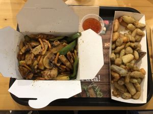 wok de heura con salsa thai y verduras en tempura   at Pure Cuisine   in Aldaia