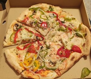Pizza vegana de verduras at IL Popolo in Cox
