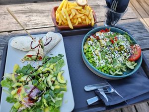 Wrap, bowl, fries with veganaise at Van Houten Strandbar in Breskens