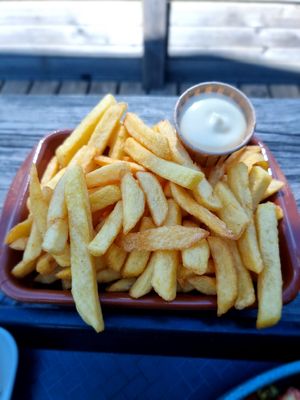Fries with veganaise at Van Houten Strandbar in Breskens