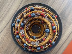 Bester Rührkuchen ever 🍓🫐🍎🍑🍇🍒  at Café Lottchen in Dahlen