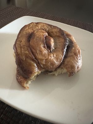 Vegan Cinnamon Rolls 🤤🤤  at Dream Bowlz in Hercules