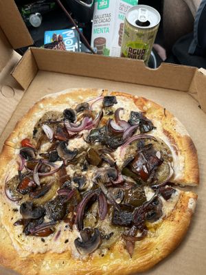 Vegan pizza  at Nutritierra in Palmares