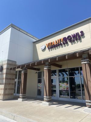 Totally wanted to check it out post-run but “habia comida en la casa” 🥲  at Vitality Bowls in Modesto