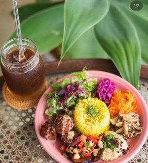 ファラフェルライスプレート。グルテンフリーのランチメニューを希望の方はライスプレートがおすすめです！  at Blue Point Falafel & Coffee in Yomitan