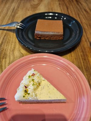 Dessert raw cake at Blue Point Falafel & Coffee in Yomitan