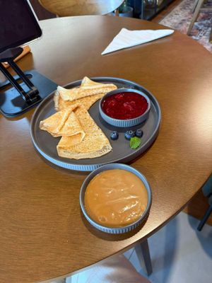   at Dobro Top Vegan   in Dubai