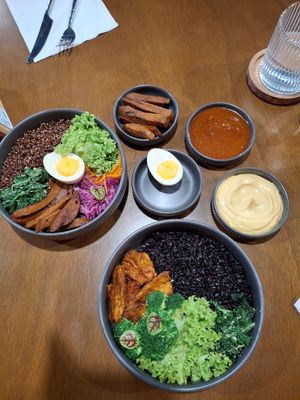 No-chicken bowl with black rice. No-meat bowl with seitan and red quinoa. Vegan egg. at Dobro Top Vegan   in Dubai