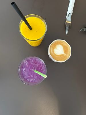 Lemonade 2.0, oat flat white and vitamin c clash smoothie at Baryl in Copenhagen