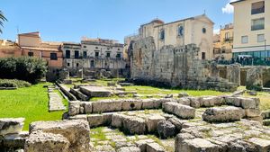 Tempio di Apollo/Apollo's Temple at Vegan Food Tour Ortigia in Siracusa