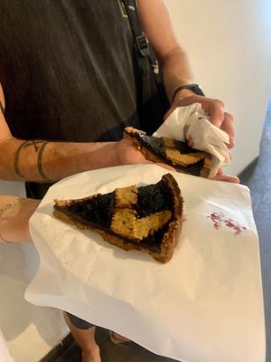 Maddie & Jack enjoying the crostata at Vegan Food Tour Ortigia in Siracusa
