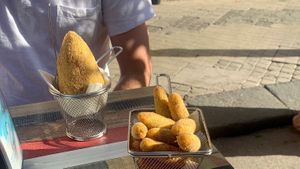Vegan street food - arancino and rice & potato cazzilli at Vegan Food Tour Ortigia in Siracusa