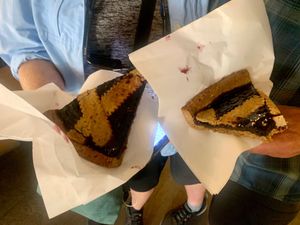 Jay & Claire enjoying the fruit crostata at Vegan Food Tour Ortigia in Siracusa