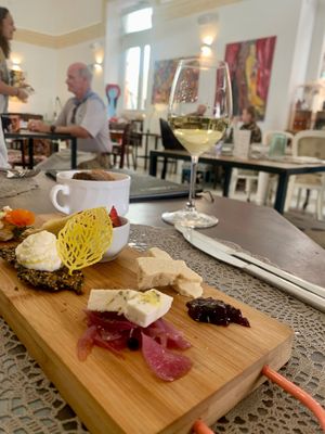 MOON's incredible cheese board April 2024 at Vegan Food Tour Ortigia in Siracusa