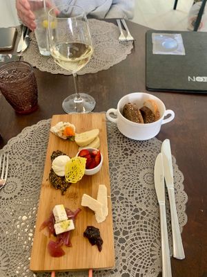 Vegan wine & cheese - April 2024 at Vegan Food Tour Ortigia in Siracusa