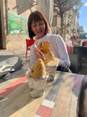 Kheng & the arancini - February 2024 at Vegan Food Tour Ortigia in Siracusa