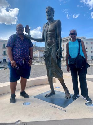 Archimedes attracts lots of fans! - May 2024 at Vegan Food Tour Ortigia in Siracusa